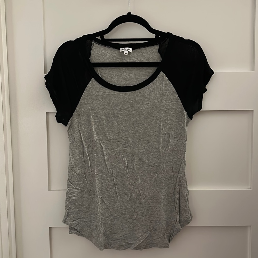 Splendid gray & black cap sleeve t-shirt. Very comfortable. Size medium.